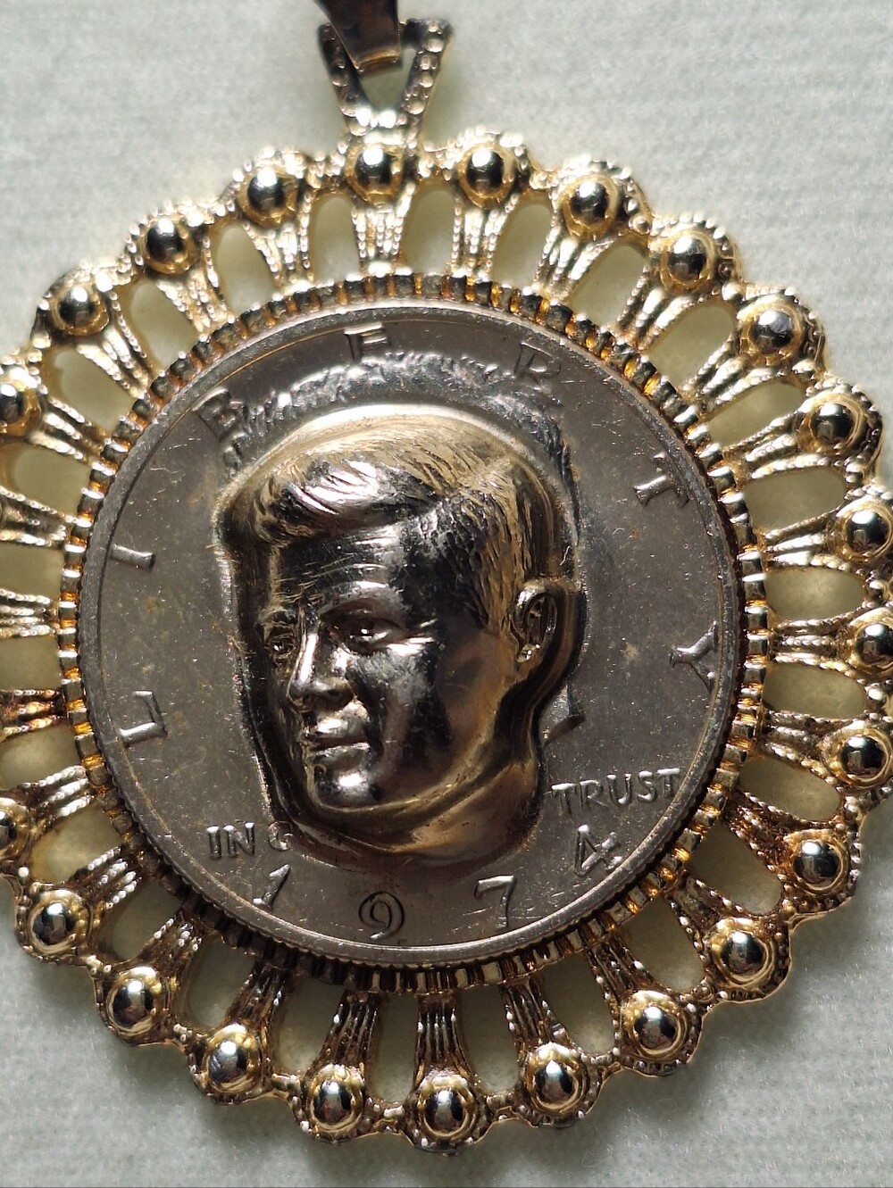 Vintage 1974 John F. Kennedy half dollar 3D pop-out Pendant